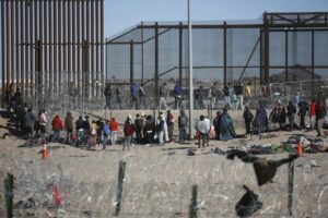 México elimina campamento de migrantes en Matamoros tras reunión con EE .UU.