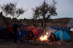 Migrantes malviven en campamentos en el desierto: «La nueva normalidad en la frontera de EEUU» - AlbertoNews