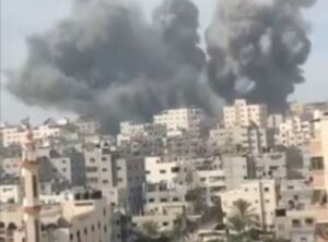 Mueren más de 300 personas en ataque a zona residencial al este de Gaza.
