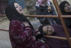 Muertos en Gaza por ataques israelíes se acercan a 17.000, y 70% son mujeres y niños