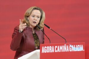 Nadia Calviño pide a Feijóo "respetar" las instituciones, "empezando por la Presidencia del Gobierno"
