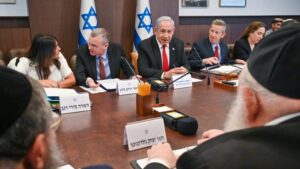 Netanyahu esgrime una carta de familias de militares muertos en la que le piden seguir con la ofensiva