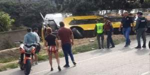 Nueve personas lesionadas en accidente de transito en la bajada de Tazón