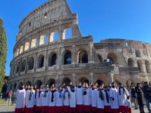 Orgullo venezolano: Niños Cantores del Zulia ofrece su repertorio a los visitantes del Coliseo de Roma - AlbertoNews