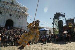 Palo Volador, la danza ancestral celebrada por los indígenas guatemaltecos para recibir el solsticio de invierno