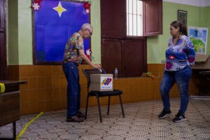 Piden no vincular resultados del referendo con presidenciales