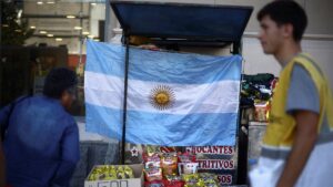 Precios minoristas en Argentina avanzaron 12,8 % en noviembre: INDEC