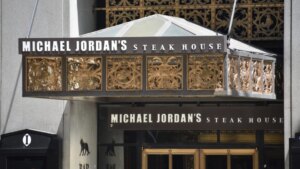 Qué se come y por cuánto en el asador de Michael Jordan