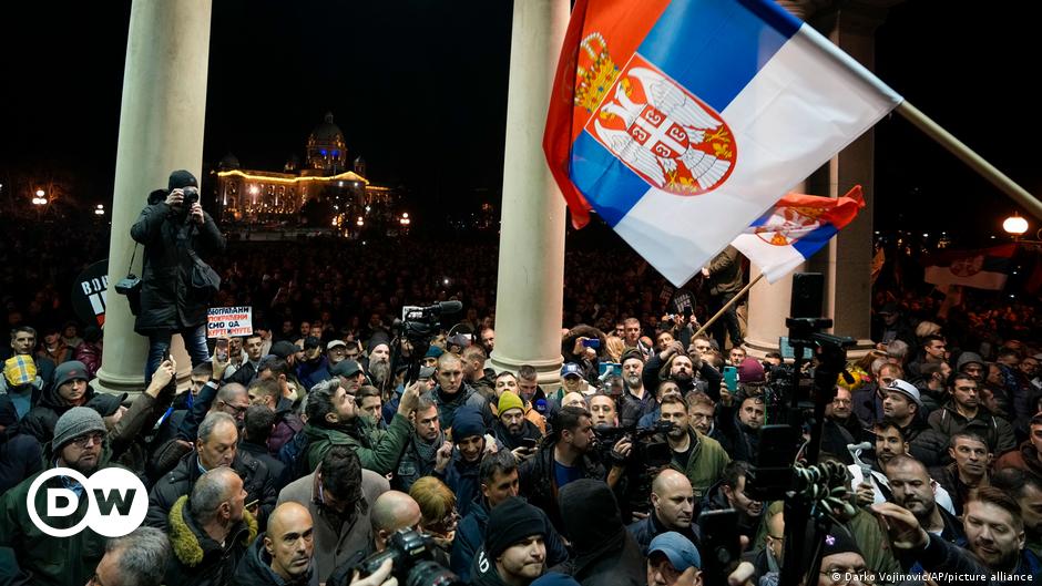 Rusia acusa a líderes occidentales de protestas en Serbia – DW – 25/12/2023