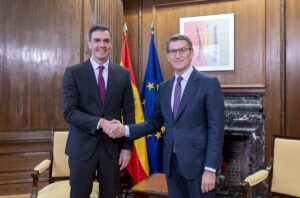 Sánchez y Feijóo acuerdan negociar la renovación del CGPJ con mediación de la UE, según el PP