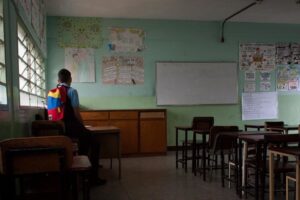 Sin agua y sin pupitres: informe revela las precarias condiciones de las escuelas públicas en Venezuela
