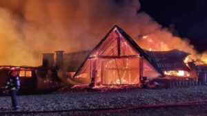 Suben a siete los muertos, tres de ellos menores, en incendio de un albergue en Rumanía - AlbertoNews