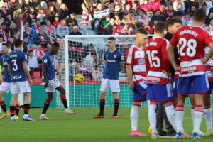 Suspendido el Granada-Athletic por la muerte de un hincha tras una parada cardiorrespiratoria | LaLiga EA Sports 2023