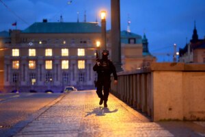 Terror en Praga: "Bloque la puerta del aula antes de que el tirador intentara abrirla"