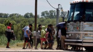 Texas aprueba leyes contra inmigrantes que crucen ilegalmente la frontera de EEUU