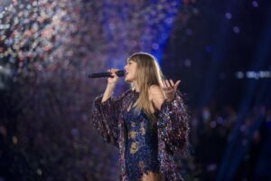 «The Eras Tour» de Taylor Swift es la primera gira que recauda más de mil millones de dólares