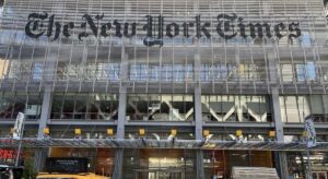 'The New York Times' demanda a OpenAI y Microsoft por usar sus textos sin permiso para entrenar a 'bots'