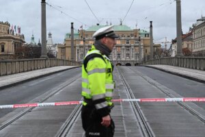 Tiroteo: Un estudiante ya "eliminado" mata a al menos 15 personas y hiere a decenas en una universidad de Praga