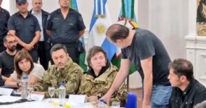 Trágico temporal en Bahía Blanca: Milei y Kicillof están reunidos con el comité de crisis para monitorear la situación