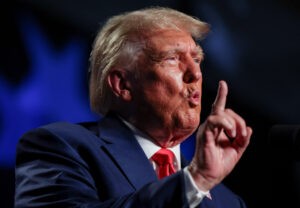 Trump presionó a dos funcionarios en Michigan para que no certificaran elecciones de 2020 - AlbertoNews