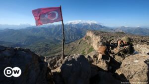 Turquía lanza ataques aéreos en el norte de Irak y Siria – DW – 24/12/2023
