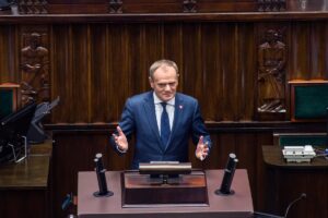 Tusk logra el respaldo de la Cámara Baja polaca y es investido primer ministro
