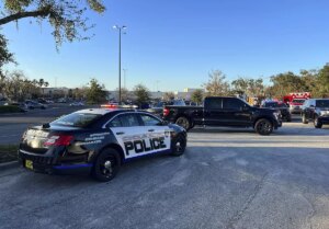 Un muerto y una herida en un tiroteo en un centro comercial de Florida