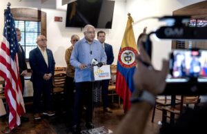 Un senador colombiano tacha en Miami de irresponsable un acuerdo energético con Venezuela - AlbertoNews
