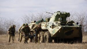 Un soldado ucraniano revela a la BBC caos en el frente y divisiones entre el Gobierno y el Ejército