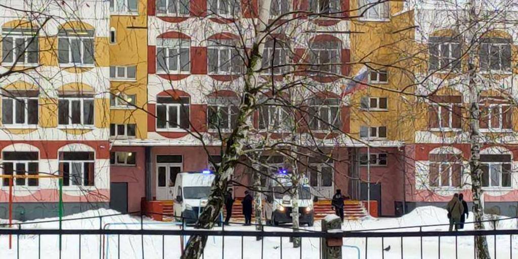 Una adolescente de 14 años mata a un compañero y después se suicida en un tiroteo en un colegio ruso
