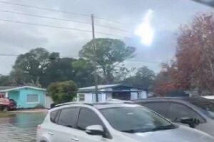 Una extraña bola de fuego sorprendió a habitantes de una localidad de Florida durante una tormenta (+Video)