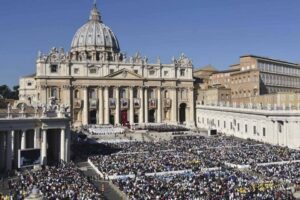 Vaticano acepta "dar bendición" a parejas homosexuales