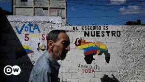 Venezuela celebra un referendo consultivo sobre el Esequibo – DW – 03/12/2023