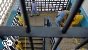 Venezuela libera a 13 presos políticos y 8 estadounidenses – DW – 20/12/2023