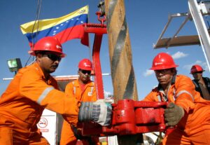 Venezuela prevé que su producción petrolera superará el millón de barriles por día en 2024