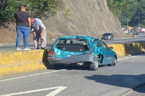 caos en la Autopista por accidente en Guarenas