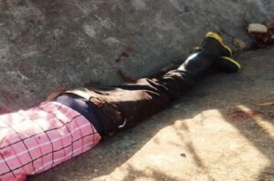 hombre pierde la vida a machetazos en El Caimán