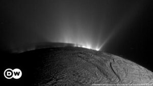 luna de Saturno Encélado albergaría vida – DW – 15/12/2023