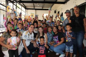 más de 500 niños han recibido juguetes en Baruta por parte del concejal Luis Aguilar