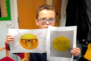 niño británico recoge firmas para que Apple modifique el emoji “Nerd”
