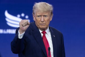 AFP: Trump pone a sus rivales contra las cuerdas - AlbertoNews