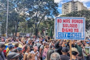 Activos y jubilados prometen seguir protestando hasta que Maduro aumente el salario