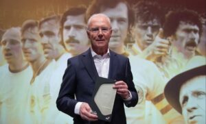 Alarma en el fútbol mundial por la salud de la leyenda alemana, Franz Beckenbauer
