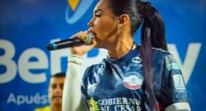 Ana del Castillo cantó himno de Valledupar en primer partido de Alianza vs. Cali