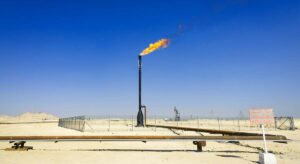 Arabia Saudí tumba el petróleo con sus rebajas y los especuladores se posicionan para darse un festín