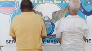 Arrestan a dos sujetos por expender documentos falsos en Santa Lucía