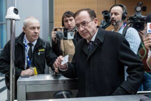 Arrestan al ex ministro del Interior de Polonia, que se haba refugiado en el palacio presidencial
