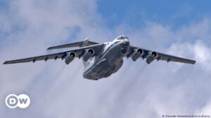 Avión militar ruso se estrella cerca de frontera con Ucrania – DW – 24/01/2024