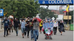 Bandas criminales lanzan panfletos contra migrantes venezolanos en Bogotá: autoridades investigan