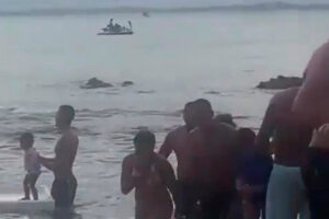 Bañistas de playa en Brasil estupefactos por pareja que decidió tener sexo en una moto acuática en frente de todos